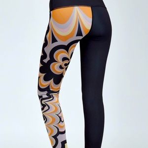 NOLI Yoga Chiara Black Orange Floral Leggings Sz XS